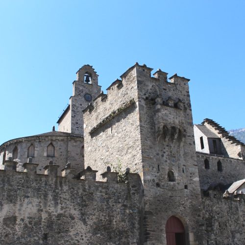 Eglise_des_Templiers_de_Luz-Saint-Sauveur_Hautes-Pyrenees