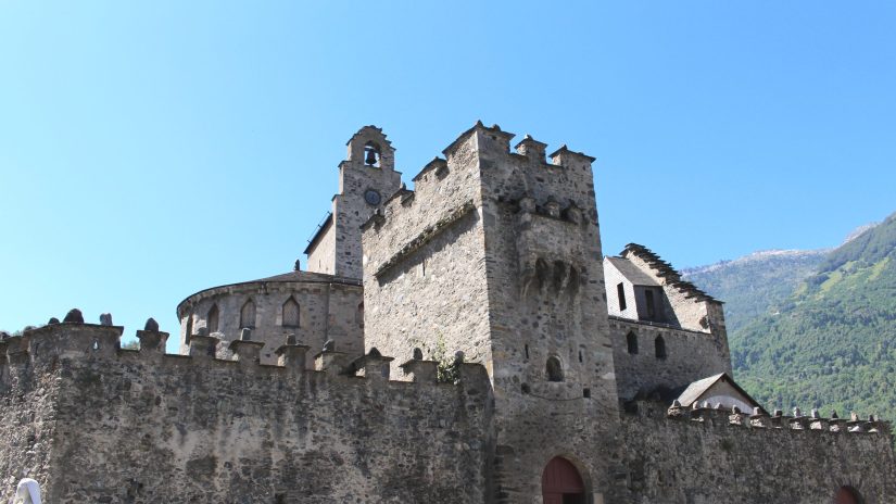 Eglise_des_Templiers_de_Luz-Saint-Sauveur_Hautes-Pyrenees
